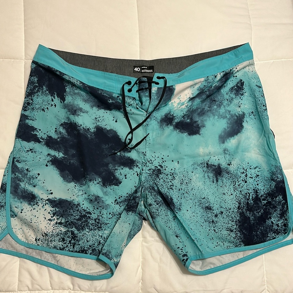 Size 40 Men’s Hurley Phantom Board Shorts